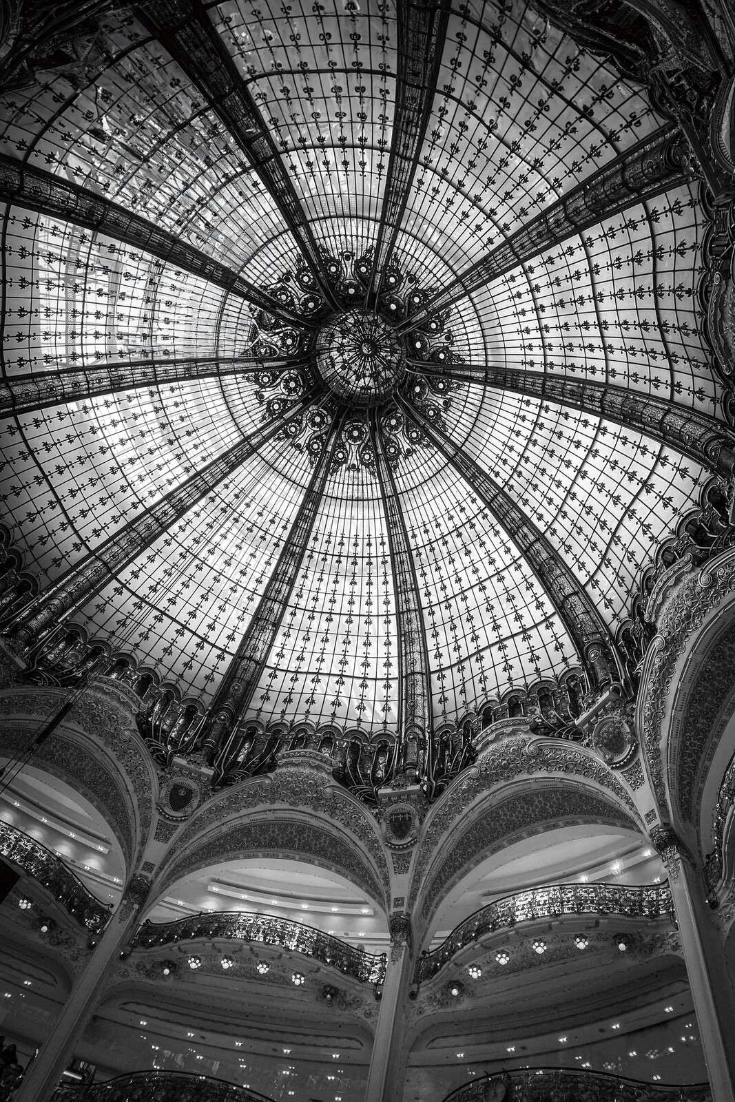 Cupola ornamentale in bianco e nero